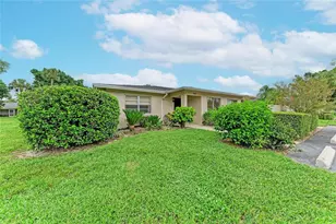 7008 W Country Club Dr N, Sarasota, FL 34243 - Photo 6