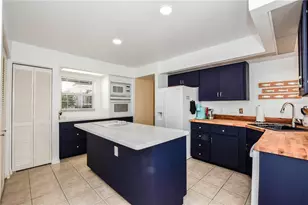 827 Harrington Lake Ln, Venice, FL 34293 - Photo 8
