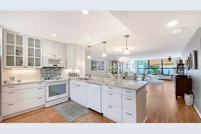 666 Woodlawn Drive #666, Bradenton, FL 34210 - Photo 2