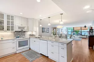 666 Woodlawn Dr, Bradenton, FL 34210 - Photo 2