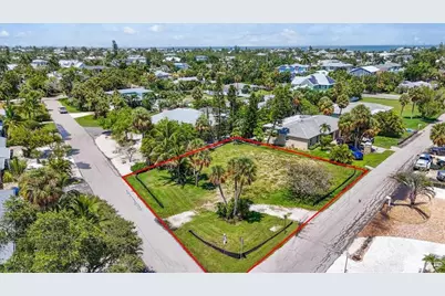 302 73rd Street, Holmes Beach, FL 34217 - Photo 2