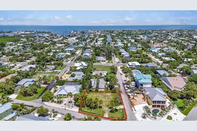 302 73rd Street, Holmes Beach, FL 34217 - Photo 4