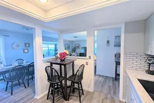 3286 Brunswick Ln, Sarasota, FL 34239 - Photo 10