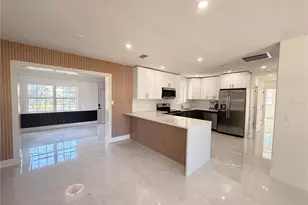 2405 21st Ave W, Bradenton, FL 34205 - Photo 2