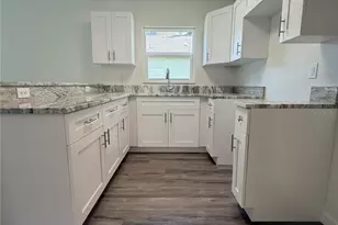 1013 6th St E, Bradenton, FL 34208 - Photo 6