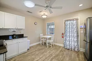 2126 Hyde Park St, Sarasota, FL 34239 - Photo 14