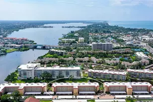 1300 N Portofino Dr, Sarasota, FL 34242 - Photo 4