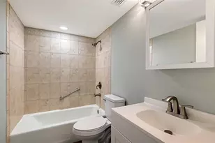 1300 N Portofino Dr, Sarasota, FL 34242 - Photo 16