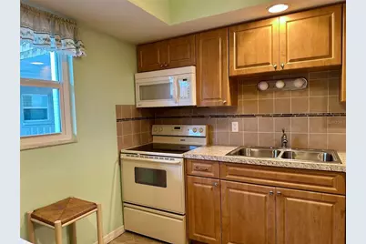 1330 Glen Oaks Drive E #370D, Sarasota, FL 34232 - Photo 6