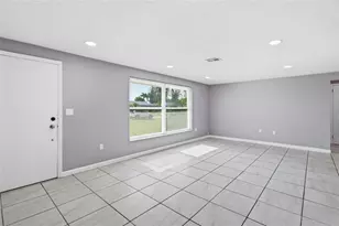 1786 Coconut Dr, Venice, FL 34293 - Photo 8