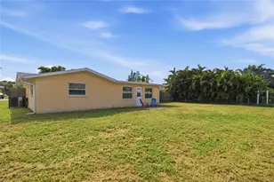 1786 Coconut Dr, Venice, FL 34293 - Photo 34