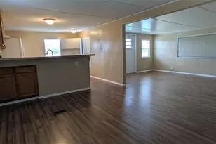 39518 Sterling Dr, Zephyrhills, FL 33542 - Photo 2