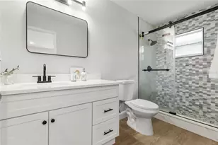 420 Melody Cir, Sarasota, FL 34237 - Photo 20
