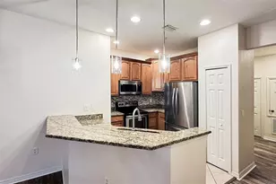 4218 Via Piedra Cir, Sarasota, FL 34233 - Photo 16