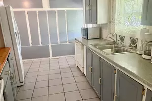 1601 Midlothian St, Sarasota, FL 34234 - Photo 6