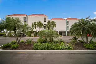 3705 E Bay Dr, Holmes Beach, FL 34217 - Photo 32