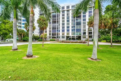 707 S Gulfstream Avenue #807, Sarasota, FL 34236 - Photo 2