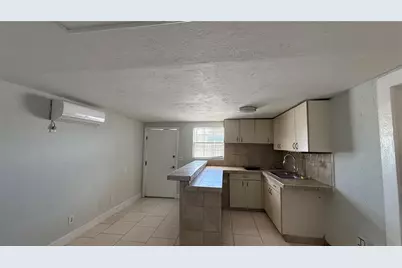3100 Lake Ridge Drive, Sarasota, FL 34237 - Photo 8