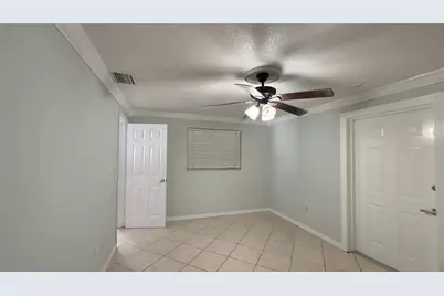 3100 Lake Ridge Drive, Sarasota, FL 34237 - Photo 6
