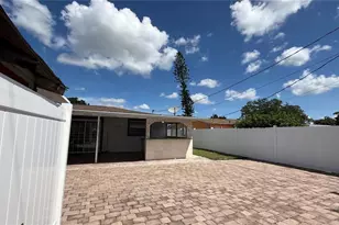 3100 Lake Ridge Dr, Sarasota, FL 34237 - Photo 12