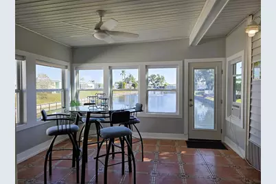 415 Oakwood Boulevard W, Sarasota, FL 34237 - Photo 40