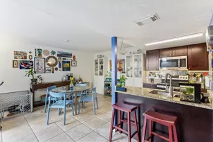 903 Byron Ln, Sarasota, FL 34243 - Photo 10
