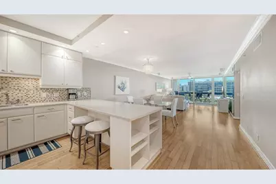 1075 Gulf Of Mexico Drive #303, Longboat Key, FL 34228 - Photo 6
