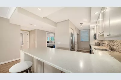 1075 Gulf Of Mexico Drive #303, Longboat Key, FL 34228 - Photo 24