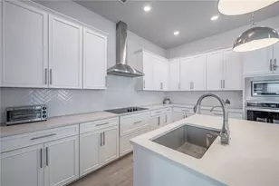 2400 Ezzell Ct, Sarasota, FL 34237 - Photo 6