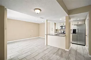 1006 Longfellow Ct, Sarasota, FL 34243 - Photo 10