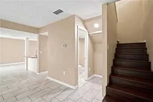 1006 Longfellow Ct, Sarasota, FL 34243 - Photo 6