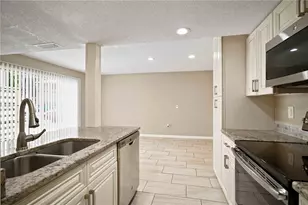 1006 Longfellow Ct, Sarasota, FL 34243 - Photo 18