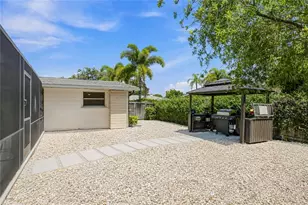 2560 Sunnyside St, Sarasota, FL 34239 - Photo 36