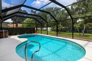 7326 Eleanor Cir, Sarasota, FL 34243 - Photo 2