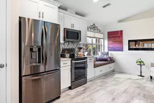 7326 Eleanor Cir, Sarasota, FL 34243 - Photo 20