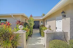 6948 W Country Club Dr N, Sarasota, FL 34243 - Photo 4