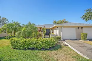 6948 W Country Club Dr N, Sarasota, FL 34243 - Photo 1
