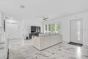 2347 Tangerine Dr, Sarasota, FL 34239 - Photo 6