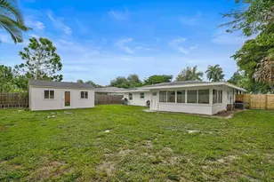 2347 Tangerine Dr, Sarasota, FL 34239 - Photo 32