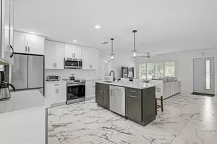 2347 Tangerine Dr, Sarasota, FL 34239 - Photo 12