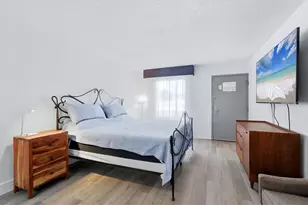 7150 N Tamiami Trl, Sarasota, FL 34243 - Photo 2