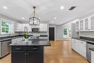 1585 South Dr, Sarasota, FL 34239 - Photo 14