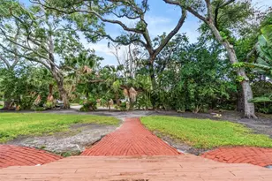 1585 South Dr, Sarasota, FL 34239 - Photo 40