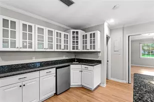 1585 South Dr, Sarasota, FL 34239 - Photo 18