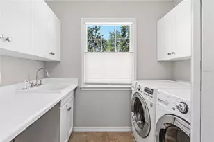 1585 South Dr, Sarasota, FL 34239 - Photo 30