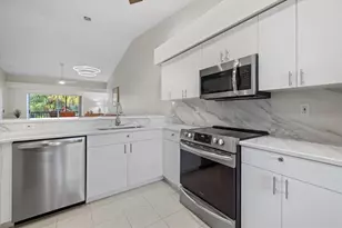 9580 High Gate Dr, Sarasota, FL 34238 - Photo 4
