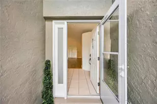 5469 Ashton Manor Dr, Sarasota, FL 34233 - Photo 4