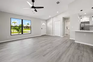 172 Shady Pine Ln, Nokomis, FL 34275 - Photo 2