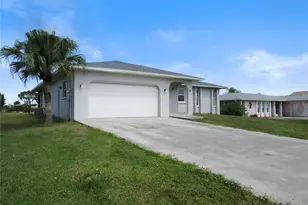 66 Oakland Hills Ct, Rotonda West, FL 33947 - Photo 2