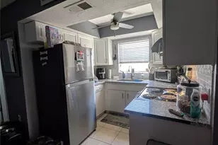 1854 Debbie St, Sarasota, FL 34231 - Photo 4